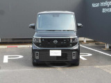 ヘッドライトの上向き下向きを自動で切り替えてくれます。対向車や前方の車にも迷惑をかけにくくなります。