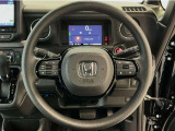 運転にかかわる様々な操作を安全に行えるように視点移動が少なく操作性に配慮されたスイッチ類が凝縮されたコクピットです。