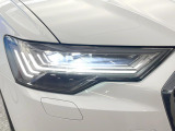 ●LEDハイビームが多数独立で存在し、ハイビーム時に対向車や前方を走る車の部分をロービームに切り替えが可能!!シーケンシャルウインカーも装備!!