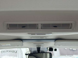 広い室内を快適に出来るリヤシーリングファン付きです(送風機能)