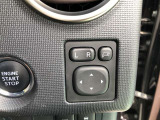 電動格納式ドアミラー付き。 狭い駐車場へ停めた時に、ボタン1つで左右のミラーをたたむ事ができます。