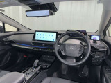 運転席まわりです。 各操作スイッチは使いやすい位置に配置されてます。