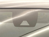 【トヨタセーフティセンス】走行中に前方の車両等を認識し、衝突しそうな時は警報とブレーキで衝突回避と被害軽減をアシスト。より安全にドライブをお楽しみいただけます。