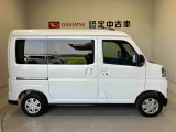 車両右側面からの写真になり。車をご覧になりたい時はお気軽に最寄りの店舗へご相談下さい。