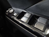 パワーウインドウスイッチ★電動格納機能付きで運転席からドアミラーの角度が調整可能です。電動格納機能付きです♪