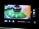 バックカメラの画像です。ガイドラインがスムースな車庫入れをサポートいたします。車庫入れの安心感がアップしますね。