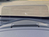 運転視界の遠方上方に虚像を投影することで前を見ながら情報の視認ができます。本当にドライバーが必要な情報を適切に伝え、楽しんで頂くことを考えた新世代装備です。※虚像は1.5m前方に浮かぶイメージです。