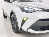 フォグランプ装着車です。暗い夜道の車両前方を明るく照らします