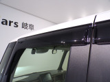 ドアバイザー付きですので、雨の日でも換気ができてとても便利です!