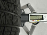 冬タイヤの残り溝は7.1mmです。スリップラインからは5.5mmとなっております。