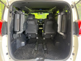 普段のお買い物や通勤、送迎等に十分な荷室スペースを確保しております。セカンドシートを倒すと、大きな荷物の積載も可能です♪