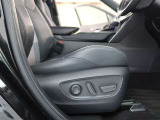 パワーシート搭載。微妙な調整が手軽にでき、ピッタリなポジションで運転することが可能です。