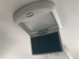 【フリップダウン後席モニター】 地デジやDVDが鑑賞できます!長距離ドライブでも後部座席の人は飽きることなく過ごせますね♪