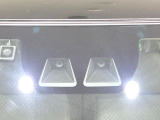 【スマートアシスト】走行中に前方の車両等を認識し、衝突しそうな時は警報とブレーキで衝突回避と被害軽減をアシスト。より安全にドライブをお楽しみいただけます。