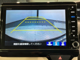 リバースギアに入れるだけで後方の表示へ切り替わります。夜間や雨の日の駐車も楽になりますよ。