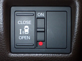 運転席からもスライドドアをボタン操作でスピーディーに開閉できます!またスマートキーでも操作できるので便利です。