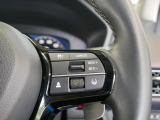 【ACC〈アダプティブ・クルーズ・コントロール〉】予め設定した車速内でクルマが自動的に加減速。前走車との適切な車間距離を維持しながら追従走行しドライバーの運転負荷を軽減します。
