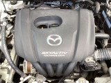 「SKYACTIV-G(ガソリン)」は、規格外の高圧縮を実現し、世界のエンジン技術者に驚きを与えました。さらに、それを維持したままノッキングの発生を抑え、熱効率を向上、走りにも寄与したエンジンです。
