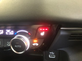 【シートヒーター】スイッチを押せば、座面と背もたれで体を温めてくれます♪