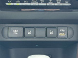 運転席・助手席あたたかシートヒーター付です☆冬場はヒーターの為のエンジン始動を抑えられるので低燃費につながります☆
