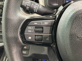ステアリングにオーディオ操作スイッチが付いています。オーディオ画面に直接タッチしなくても操作が出来ますので、運転に集中できます。