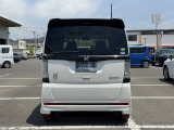 便利な両側パワースライドドアを装備しています。