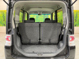 普段のお買い物や通勤、送迎等に十分な荷室スペースを確保しております。セカンドシートを倒すと、大きな荷物の積載も可能です♪