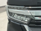 LEDヘッドライトは、点灯の瞬間から最大光量を発揮し、突然暗くなるトンネルなどでの安定感を高めます。