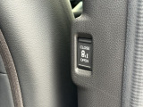 2列目の乗り降り口にもスライドドアスイッチを装備しています!指先ひとつで楽に開閉が可能です。
