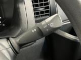 【オートライト】 周囲の明るさに応じて、ヘッドランプを自動的に点灯・消灯してくれるので、とても便利です