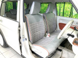 運転席シート廻りは使用感も少なく、良好な状態となっています。丁寧に使われていたことがよくわかりますね。