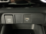 【USBポート】USBポートも装備されています♪スマートフォンのオーディオに連携も可能です。今や欠かせない装備の一つです!
