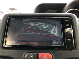 ★バックモニター★後退時に車両の後ろ側を画面に表示します。車庫入れなどでバックする際に後方確認ができ便利です。車庫入れが苦手な人もこれで安心。