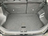 日常の使用に十分な広さの荷室です♪簡単な操作でシートアレンジもできます!