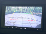 【バックカメラ】駐車時に後方がリアルタイム映像で確認できます。大型商業施設や立体駐車場での駐車時や、夜間のバック時に大活躍!運転スキルに関わらず、今や必須となった装備のひとつです!