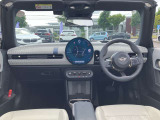 オリジナルサービスもついたMINI自動車保険も取り扱っております。MINI自動車保険にご加入いただくと、万一のトラブルを24時間365日サポートするエマージェンシー・サービスの〈プレミアム〉をご利用いただけます。