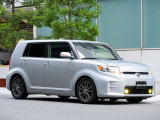 Scion xB 10 Series(10周年記念限定車)/新車並行/実走行/専用プレミアムカラ-(Silver lgnition)/専用グラファイト16AW/専用イルミネ-ション発光ダッシュパネル/前後LEDバッジ/LEDアクセントライト/逆輸入車