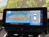 【パノラミックビューモニター】専用のカメラにより、上から見下ろしたような視点で360度クルマの周囲を確認することができます☆死角部分も確認しやすく、狭い場所での切り返しや駐車もスムーズに行えます。