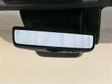 後方確認をミラーではなくカメラ映像で確認出来るデジタルインナーミラーを搭載!荷物があり、後方確認が出来ない時や雨天時などにとても便利☆