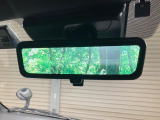 【デジタルインナーミラー】後席の大きな荷物や同乗者で後方が確認しづらい時でも安心!カメラが撮影した車両後方の映像をルームミラー内に表示。クリアな視界で状況の確認が可能です!
