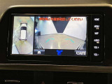 複数のカメラの映像をもとに、クルマを真上から見ているような映像をドライバーに提供し駐車をサポートする機能です。