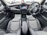 ☆黒半革シート☆シートヒーター☆ワイヤレスチャージ☆Bluetooth☆ETC2.0