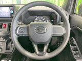 インテリアに合わせたデザインのステアリングは、運転される方のことも考え、運転しやすい形状、大きさです。是非一度、実際に触ってお確かめください。