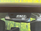 【三菱e-Assist】走行中に前方の車両等を認識し、衝突しそうな時は警報とブレーキで衝突回避と被害軽減をアシスト。より安全にドライブをお楽しみいただけます。