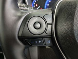 ステアリングには運転中でも簡単に操作できる各種スイッチついてます