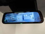 デジタルインナーミラー付き。後方視野角が広く、後席に同乗者がいても後方を確認しやすく安心です。