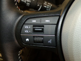 【ステアリングリモコン】ステアリングにオーディオ調節可能なスイッチが装備されていますので運転中でも視線をそらさずにオーディオの調節が可能です!
