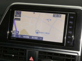 【7インチ純正ナビ】純正ナビを装備。タッチパネル式で使いやすく、詳細地図により目的地をピンポイントで設定できます。初めての道でも迷いにくく、ロングドライブも快適ですよ♪