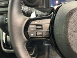 ステアリングにオーディオ操作スイッチが付いています。オーディオ画面に直接タッチしなくても操作が出来ますので、運転に集中できます。