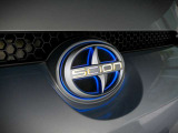 Scion xB 10 Series(10周年記念限定車)/新車並行/実走行/専用プレミアムカラ-(Silver lgnition)/専用グラファイト16AW/専用イルミネ-ション発光ダッシュパネル/前後LEDバッジ/LEDアクセントライト/逆輸入車